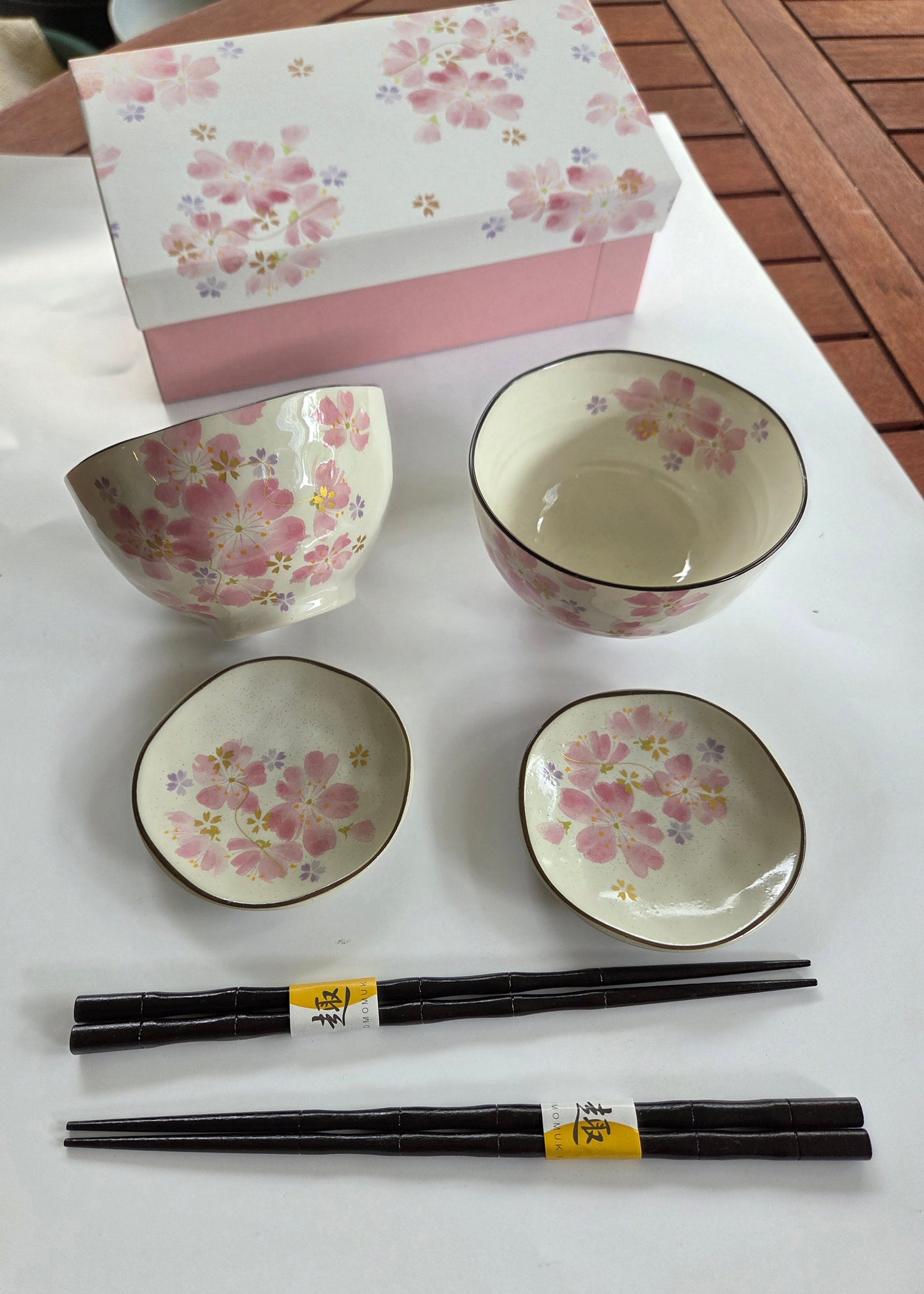 Coffret Duo Sakura — 2 Bols, 2 Mini Assiettes & Baguettes