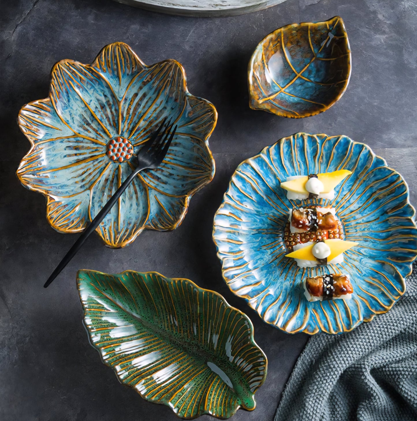 Assortiment de 4 Petites Assiettes Florales – Céramique Artisanale