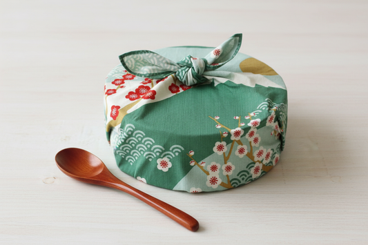 Furoshiki emballant bento avec cuillère
