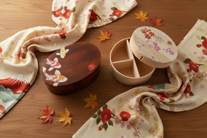 Tenuguis et bentos japonais en décor automnal